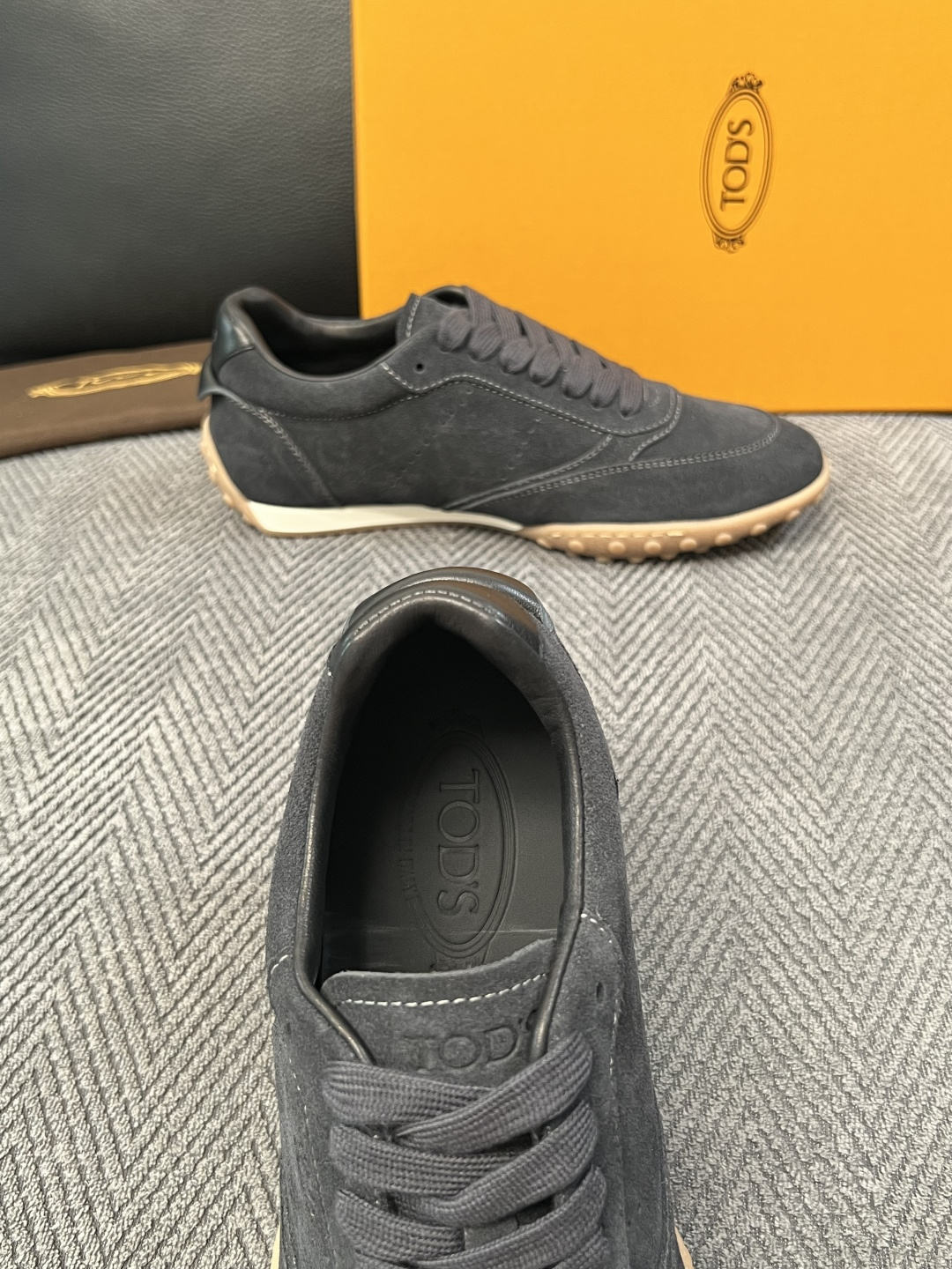 Tods  高品质  顶级工艺品  托德斯  专柜新款原厂配置，意大利进口牛皮拼布面料，进口牛里垫，透气舒适，鞋底：原厂