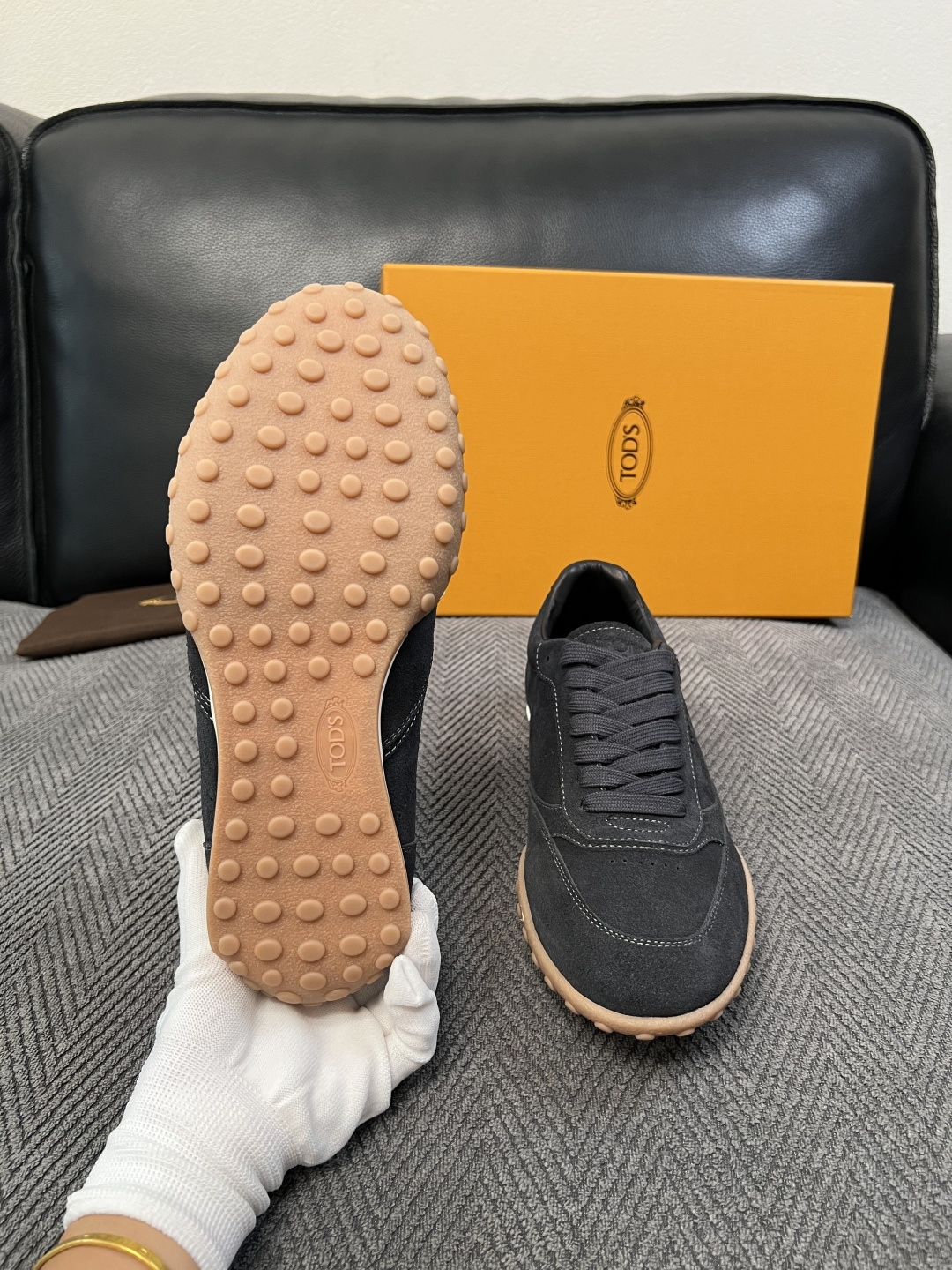 Tods  高品质  顶级工艺品  托德斯  专柜新款原厂配置，意大利进口牛皮拼布面料，进口牛里垫，透气舒适，鞋底：原厂