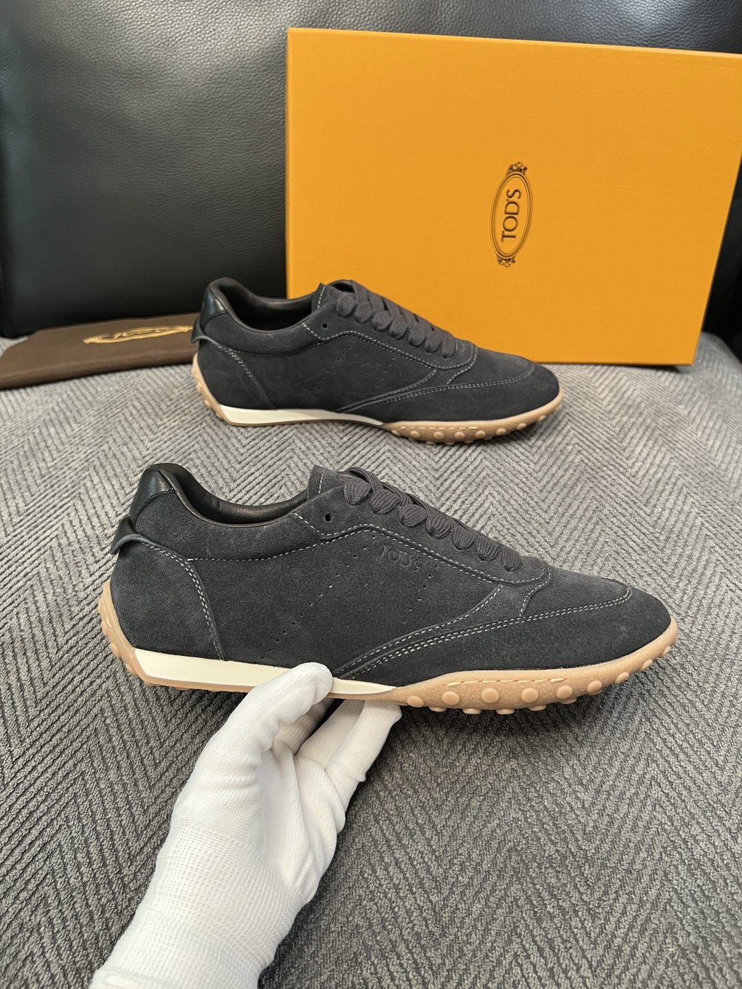 Tods  高品质  顶级工艺品  托德斯  专柜新款原厂配置，意大利进口牛皮拼布面料，进口牛里垫，透气舒适，鞋底：原厂