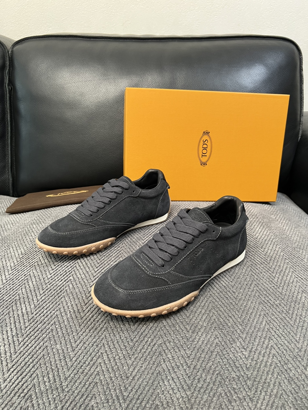 Tods  高品质  顶级工艺品  托德斯  专柜新款原厂配置，意大利进口牛皮拼布面料，进口牛里垫，透气舒适，鞋底：原厂
