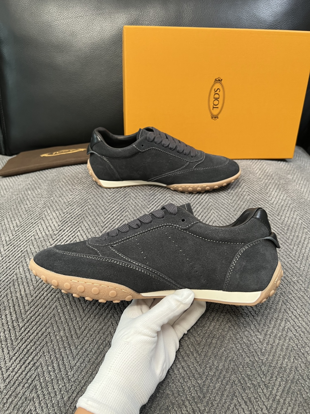 Tods  高品质  顶级工艺品  托德斯  专柜新款原厂配置，意大利进口牛皮拼布面料，进口牛里垫，透气舒适，鞋底：原厂