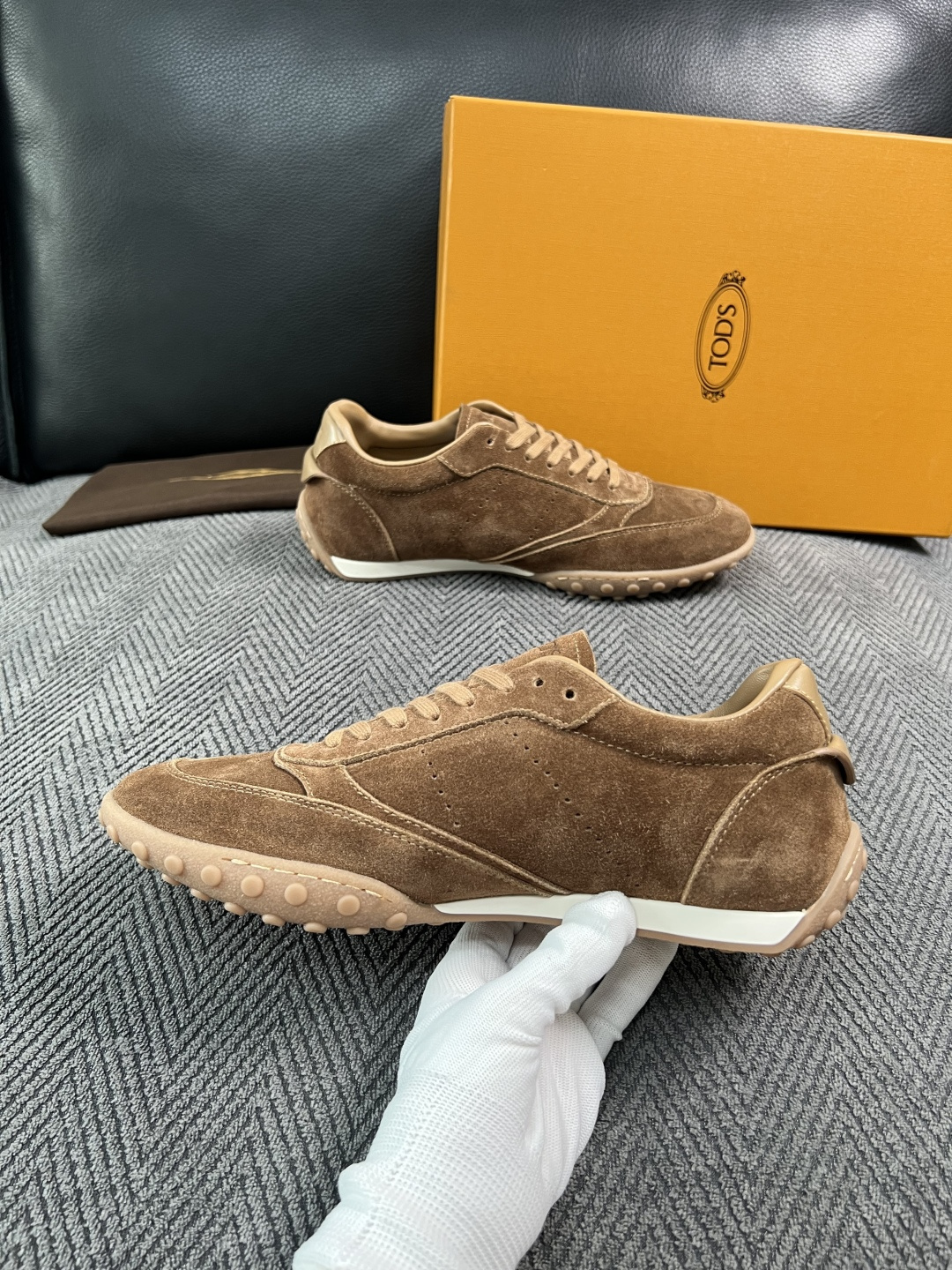 Tods  高品质  顶级工艺品  托德斯  专柜新款原厂配置，意大利进口牛皮拼布面料，进口牛里垫，透气舒适，鞋底：原厂