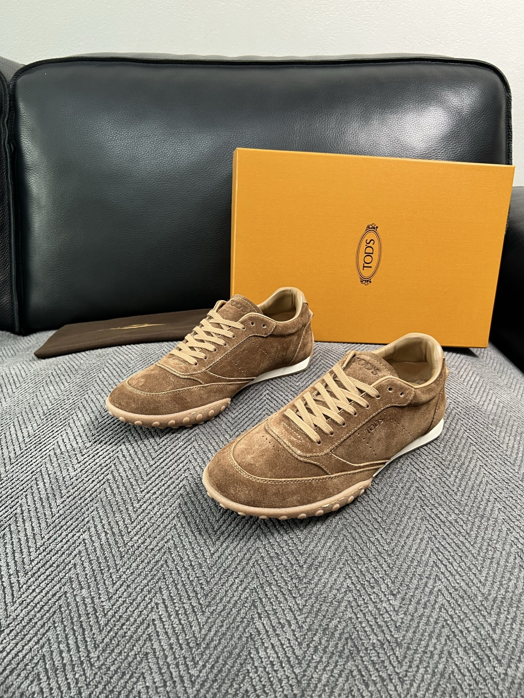 Tods  高品质  顶级工艺品  托德斯  专柜新款原厂配置，意大利进口牛皮拼布面料，进口牛里垫，透气舒适，鞋底：原厂
