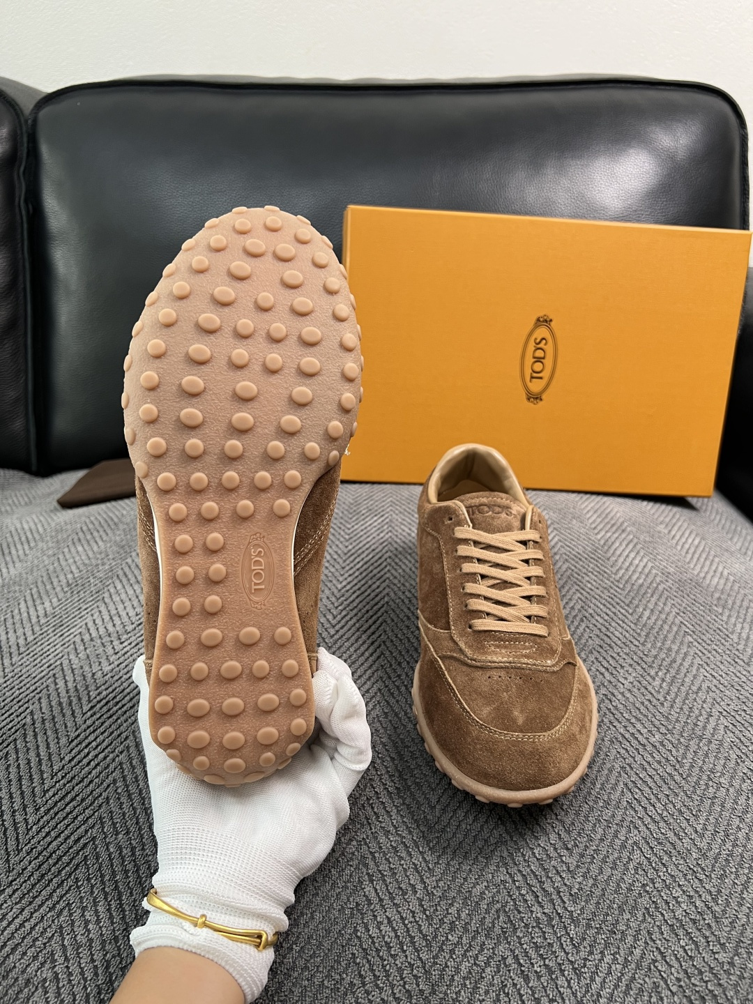 Tods  高品质  顶级工艺品  托德斯  专柜新款原厂配置，意大利进口牛皮拼布面料，进口牛里垫，透气舒适，鞋底：原厂