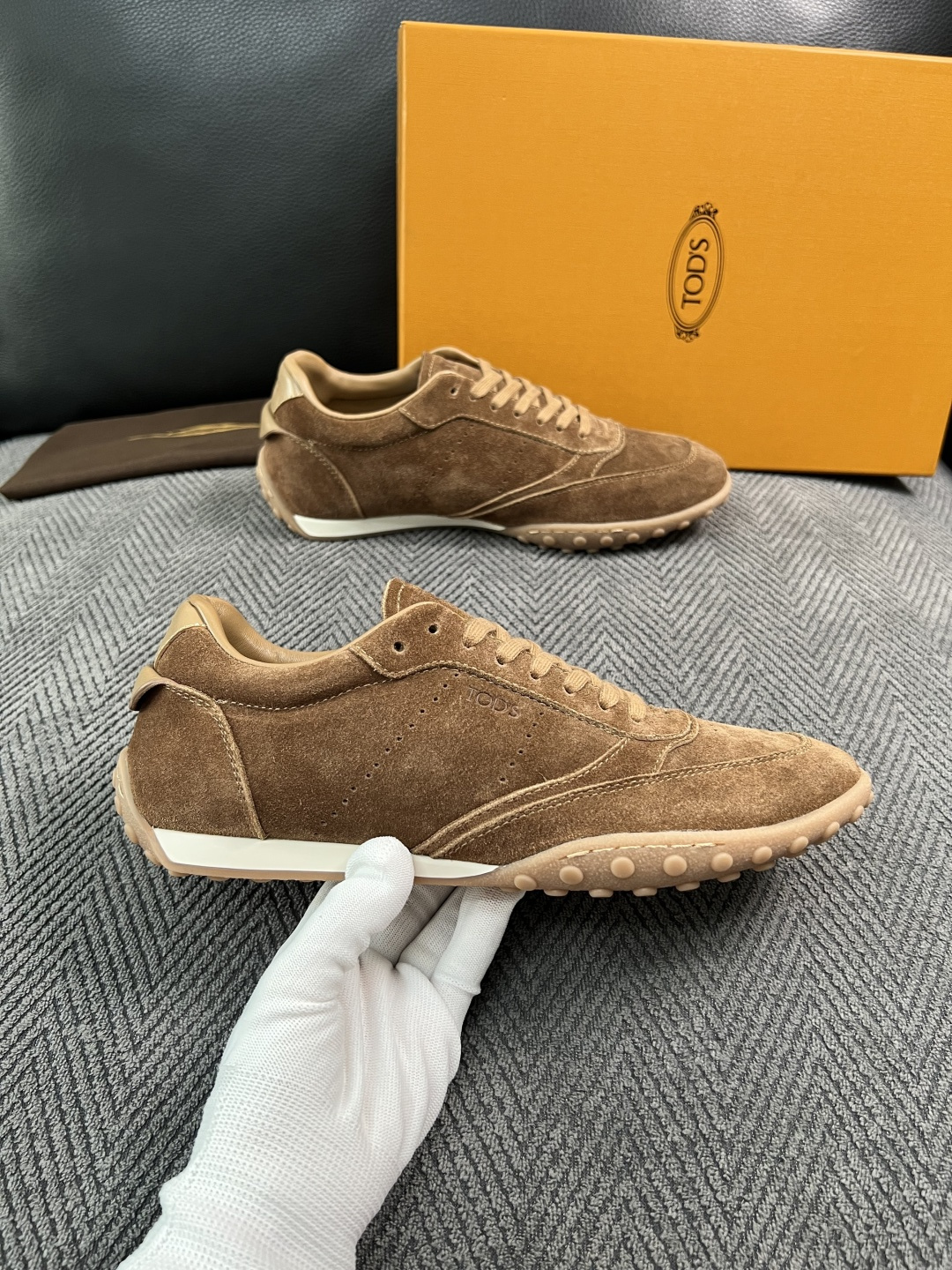 Tods  高品质  顶级工艺品  托德斯  专柜新款原厂配置，意大利进口牛皮拼布面料，进口牛里垫，透气舒适，鞋底：原厂