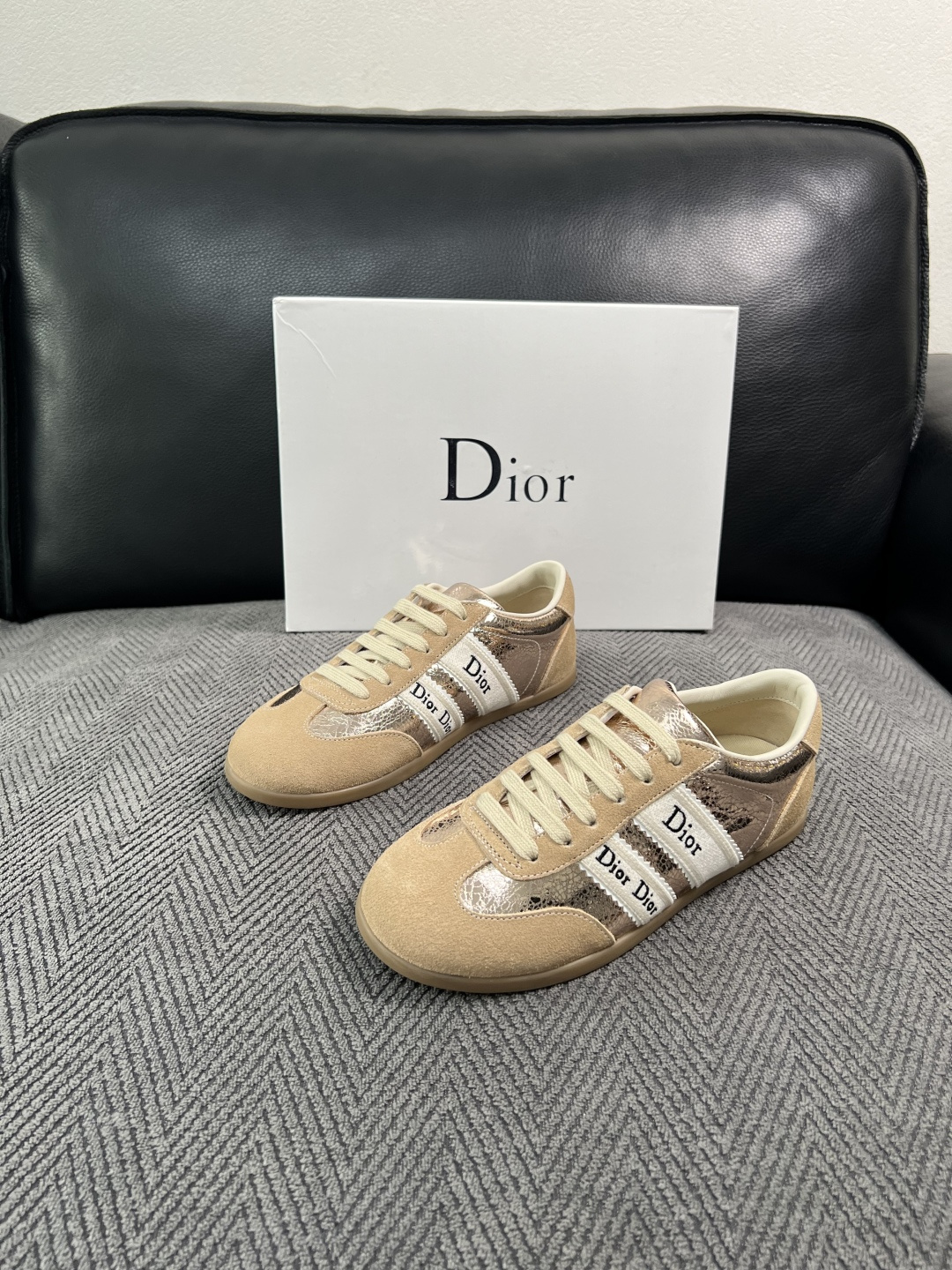 Dior 顶级工艺品 迪奥  专柜同步 原厂配置，意大利进口原版牛皮面料，透气舒适进口水染牛里垫，鞋底：原厂特供原版底超
