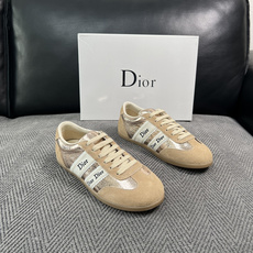Dior 顶级工艺品 迪奥 专柜同步 原厂配置,意大利进口原版牛皮面料,透气舒适进口水染牛里垫,鞋底:原厂特供原版底超 Dior 顶级工艺品 迪奥 专柜同步 原厂配置,意大利进口原版牛皮面料,透气舒适进口水染牛里垫,鞋底:原厂特供原版底超