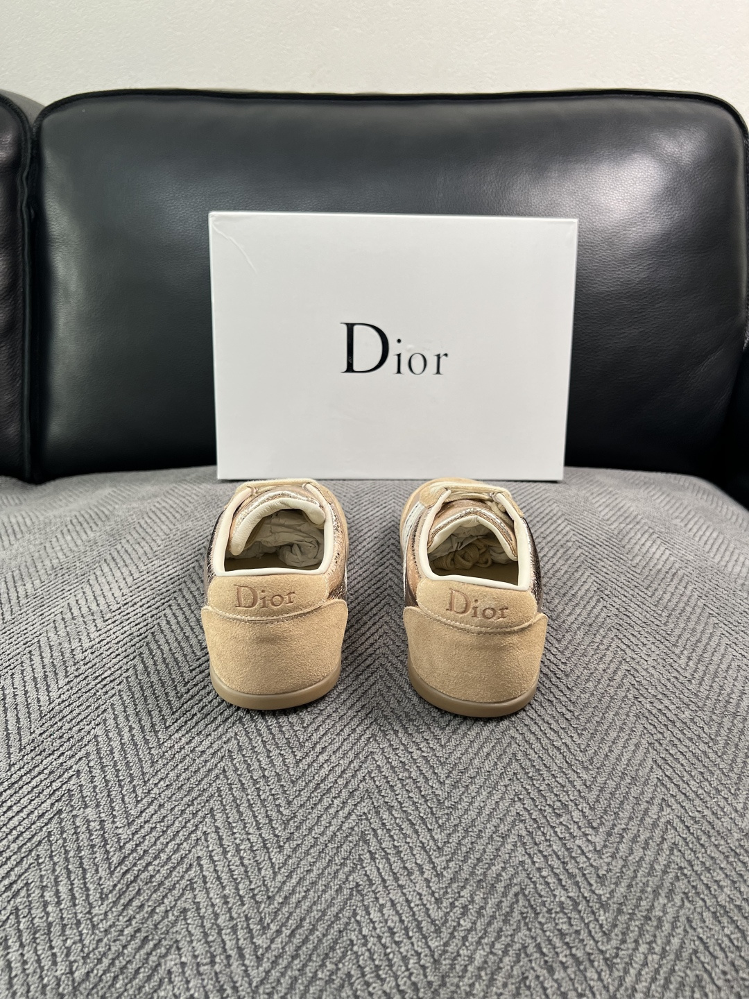 Dior 顶级工艺品 迪奥  专柜同步 原厂配置，意大利进口原版牛皮面料，透气舒适进口水染牛里垫，鞋底：原厂特供原版底超