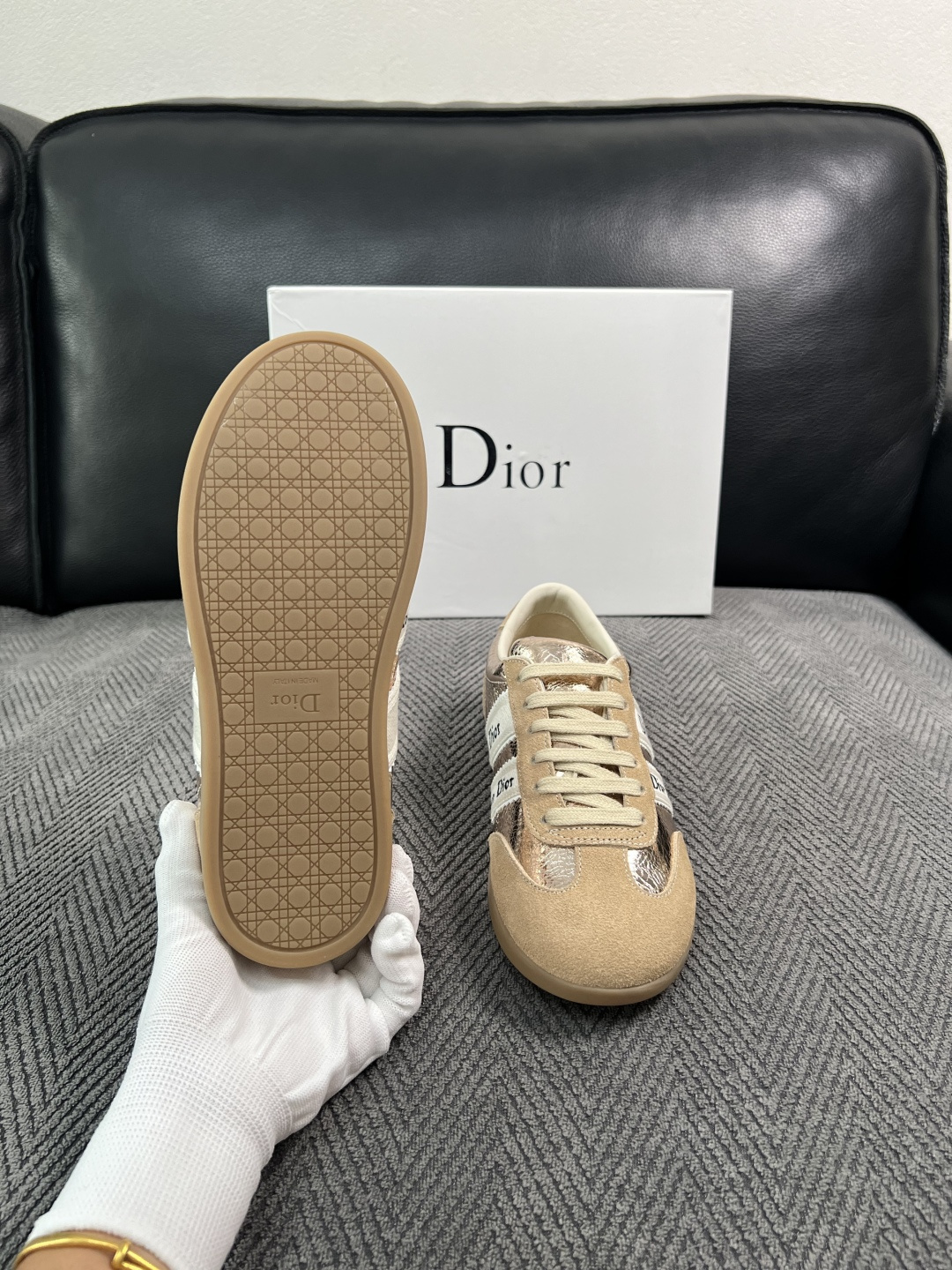 Dior 顶级工艺品 迪奥  专柜同步 原厂配置，意大利进口原版牛皮面料，透气舒适进口水染牛里垫，鞋底：原厂特供原版底超