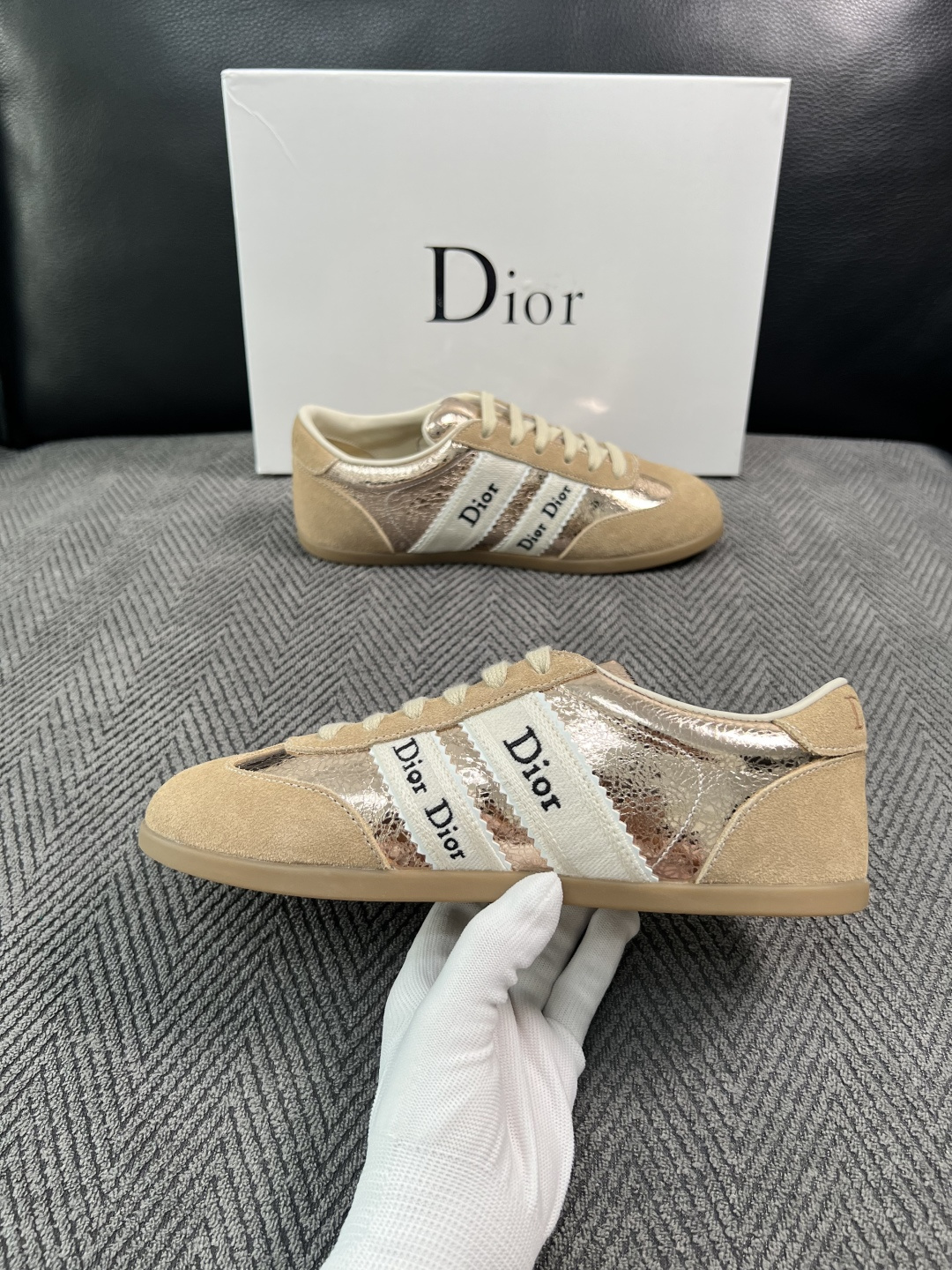 Dior 顶级工艺品 迪奥  专柜同步 原厂配置，意大利进口原版牛皮面料，透气舒适进口水染牛里垫，鞋底：原厂特供原版底超