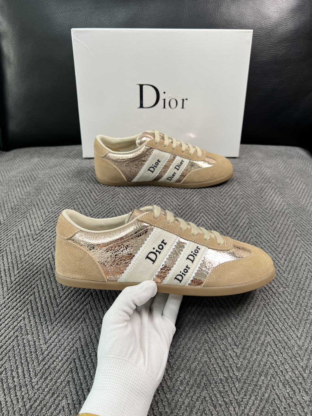 Dior 顶级工艺品 迪奥  专柜同步 原厂配置，意大利进口原版牛皮面料，透气舒适进口水染牛里垫，鞋底：原厂特供原版底超