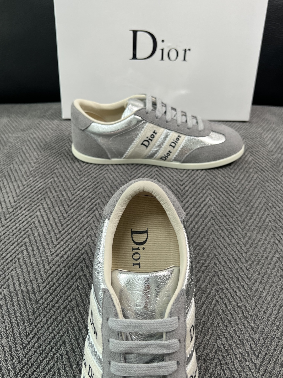 Dior 顶级工艺品 迪奥  专柜同步 原厂配置，意大利进口原版牛皮面料，透气舒适进口水染牛里垫，鞋底：原厂特供原版底超