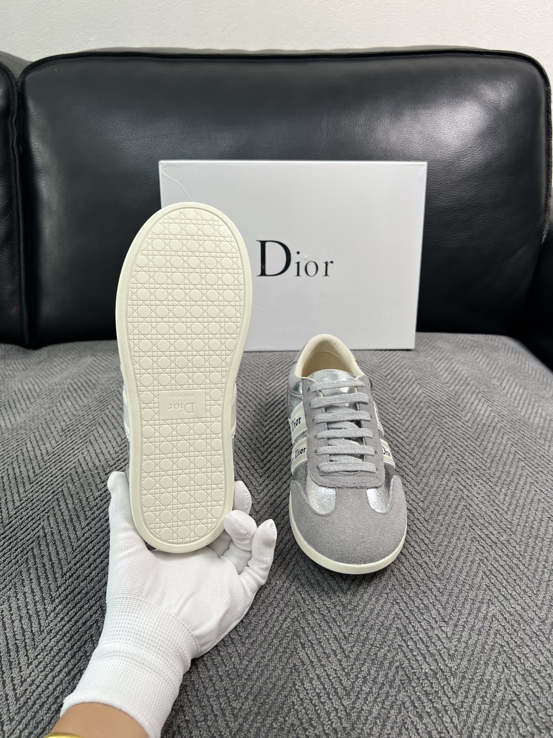 Dior 顶级工艺品 迪奥  专柜同步 原厂配置，意大利进口原版牛皮面料，透气舒适进口水染牛里垫，鞋底：原厂特供原版底超