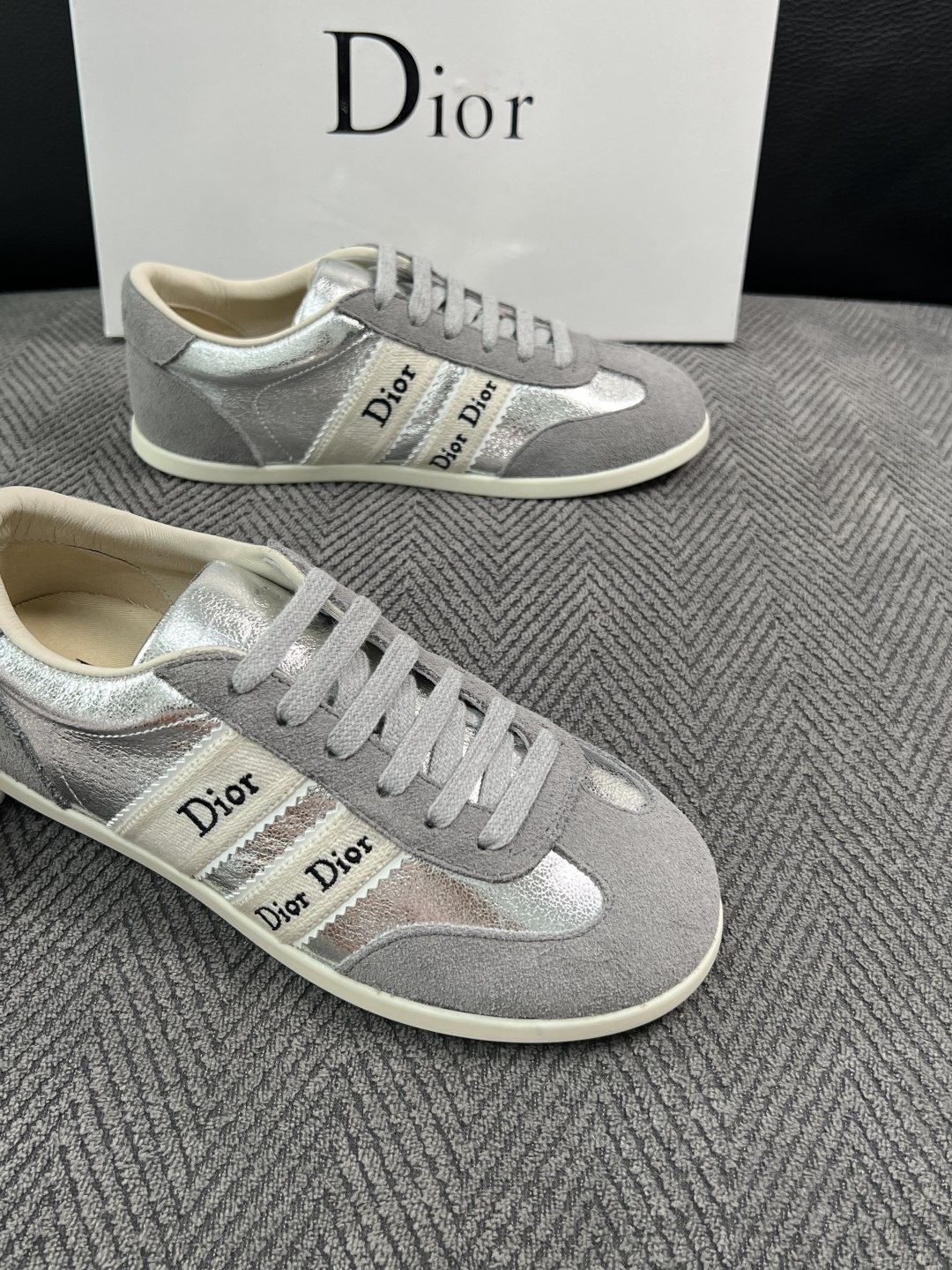 Dior 顶级工艺品 迪奥  专柜同步 原厂配置，意大利进口原版牛皮面料，透气舒适进口水染牛里垫，鞋底：原厂特供原版底超