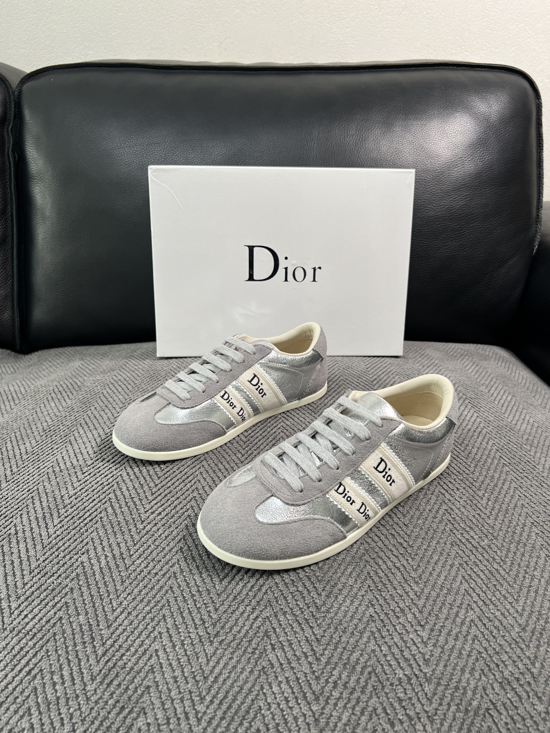 Dior 顶级工艺品 迪奥  专柜同步 原厂配置，意大利进口原版牛皮面料，透气舒适进口水染牛里垫，鞋底：原厂特供原版底超
