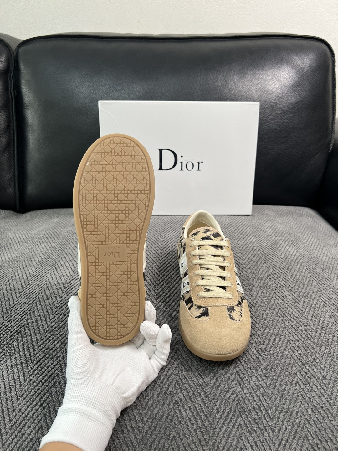 Dior 顶级工艺品 迪奥  专柜同步 原厂配置，意大利进口原版牛皮面料，透气舒适进口水染牛里垫，鞋底：原厂特供原版底超