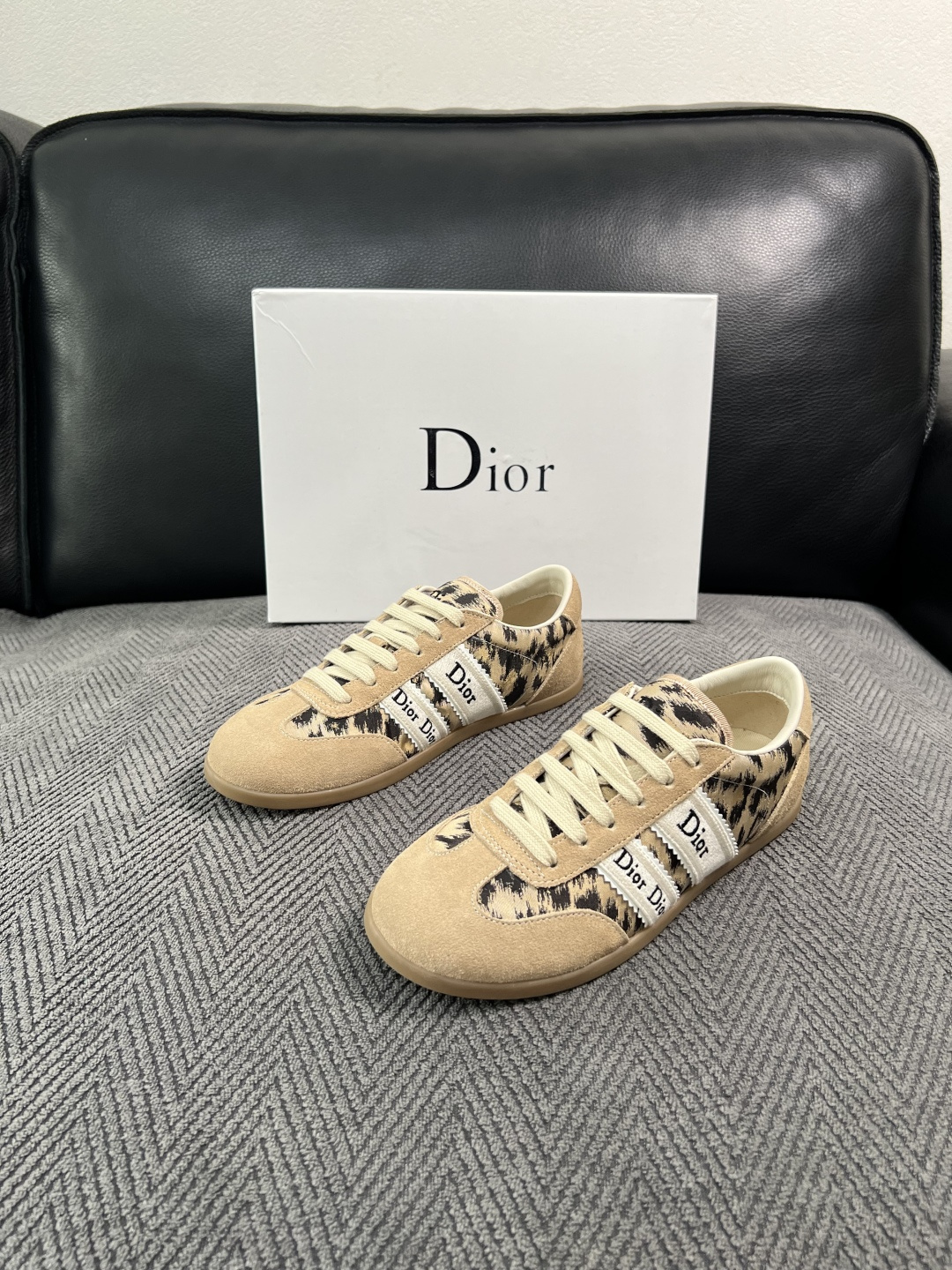 Dior 顶级工艺品 迪奥  专柜同步 原厂配置，意大利进口原版牛皮面料，透气舒适进口水染牛里垫，鞋底：原厂特供原版底超
