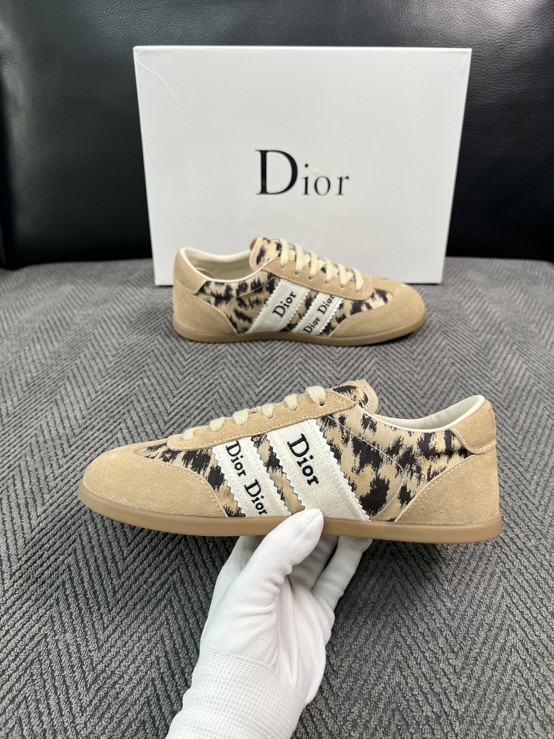 Dior 顶级工艺品 迪奥  专柜同步 原厂配置，意大利进口原版牛皮面料，透气舒适进口水染牛里垫，鞋底：原厂特供原版底超