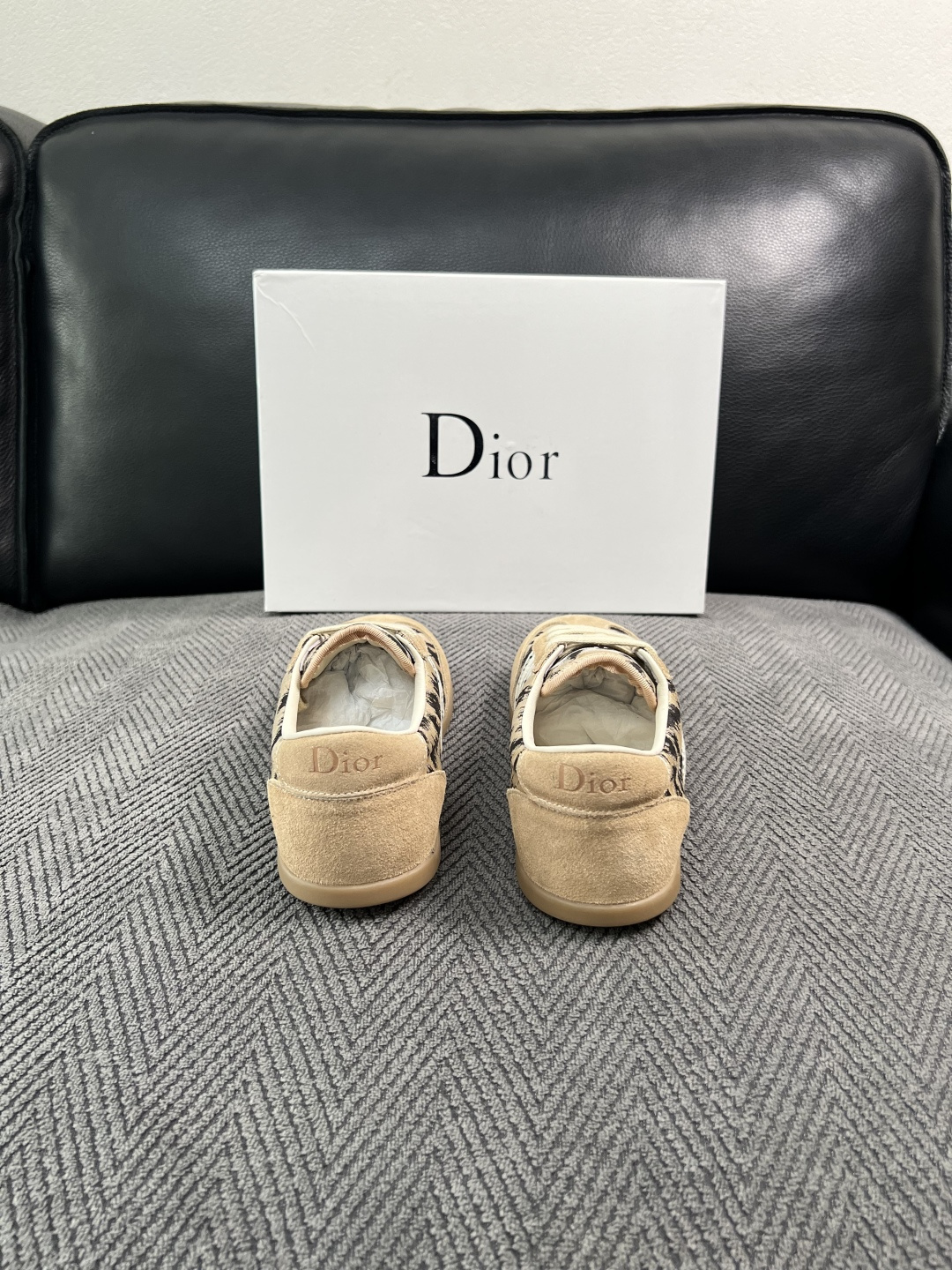 Dior 顶级工艺品 迪奥  专柜同步 原厂配置，意大利进口原版牛皮面料，透气舒适进口水染牛里垫，鞋底：原厂特供原版底超