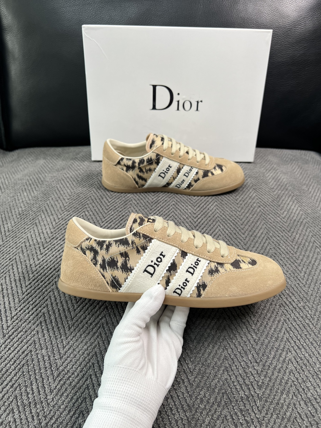 Dior 顶级工艺品 迪奥  专柜同步 原厂配置，意大利进口原版牛皮面料，透气舒适进口水染牛里垫，鞋底：原厂特供原版底超