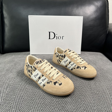Dior 顶级工艺品 迪奥 专柜同步 原厂配置,意大利进口原版牛皮面料,透气舒适进口水染牛里垫,鞋底:原厂特供原版底超 Dior 顶级工艺品 迪奥 专柜同步 原厂配置,意大利进口原版牛皮面料,透气舒适进口水染牛里垫,鞋底:原厂特供原版底超