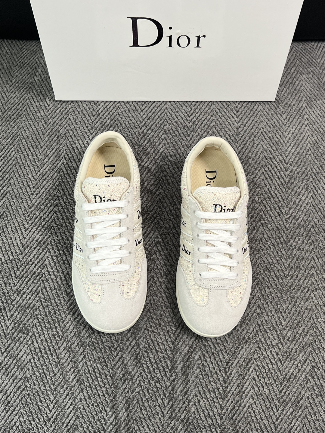 Dior 顶级工艺品 迪奥  专柜同步 原厂配置，意大利进口原版牛皮面料，透气舒适进口水染牛里垫，鞋底：原厂特供原版底超