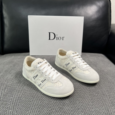 Dior 顶级工艺品 迪奥 专柜同步 原厂配置,意大利进口原版牛皮面料,透气舒适进口水染牛里垫,鞋底:原厂特供原版底超 Dior 顶级工艺品 迪奥 专柜同步 原厂配置,意大利进口原版牛皮面料,透气舒适进口水染牛里垫,鞋底:原厂特供原版底超