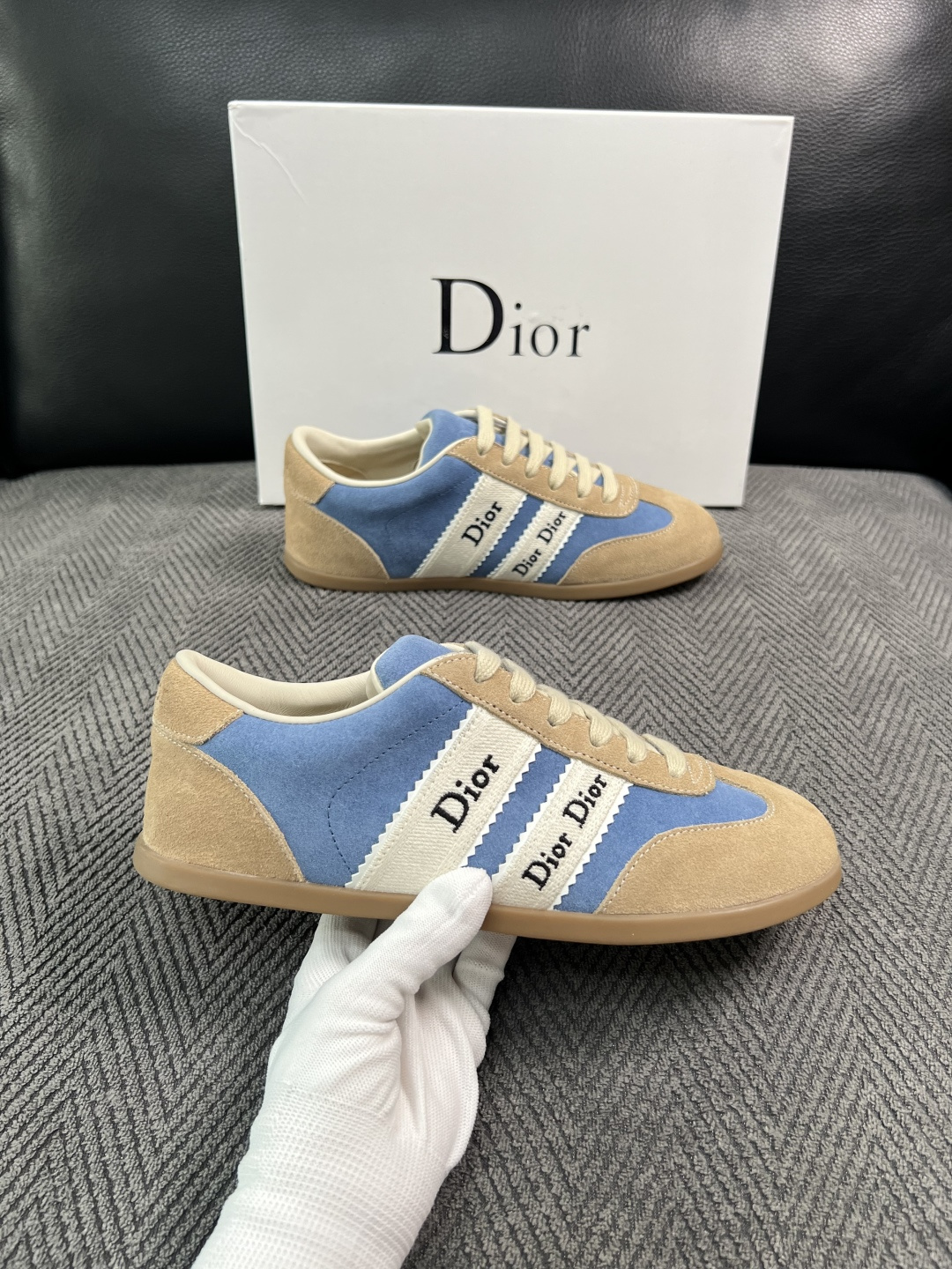 Dior 顶级工艺品 迪奥  专柜同步 原厂配置，意大利进口原版牛皮面料，透气舒适进口水染牛里垫，鞋底：原厂特供原版底超