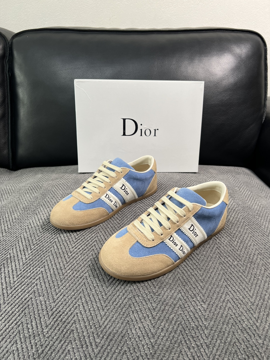 Dior 顶级工艺品 迪奥  专柜同步 原厂配置，意大利进口原版牛皮面料，透气舒适进口水染牛里垫，鞋底：原厂特供原版底超
