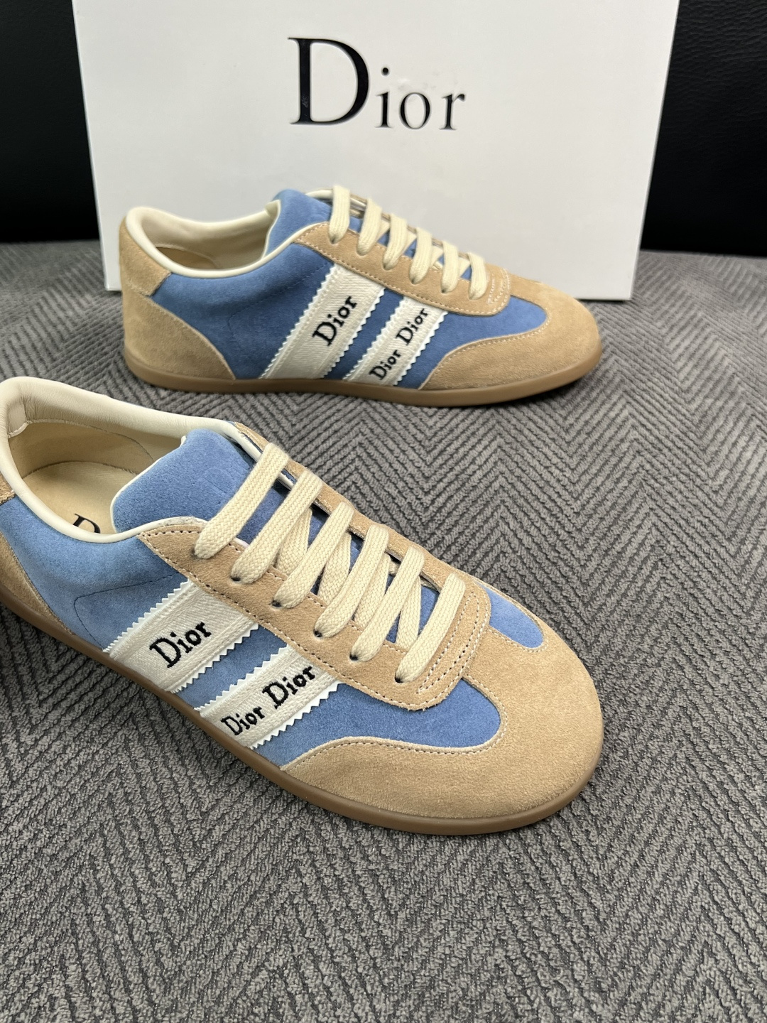 Dior 顶级工艺品 迪奥  专柜同步 原厂配置，意大利进口原版牛皮面料，透气舒适进口水染牛里垫，鞋底：原厂特供原版底超