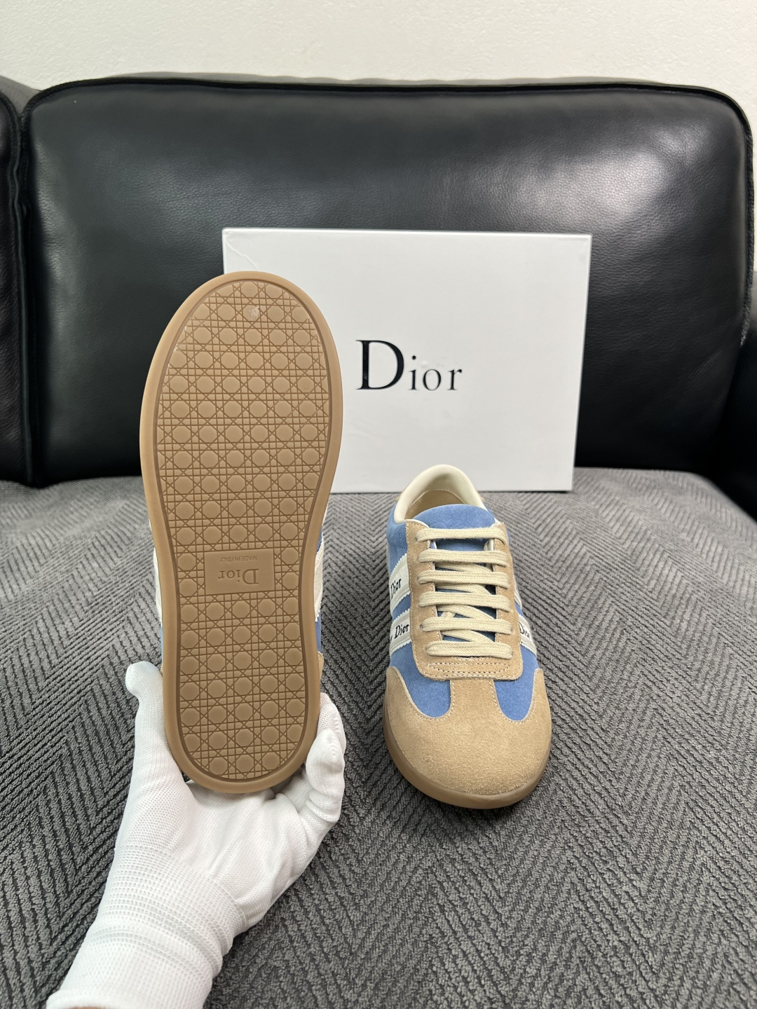 Dior 顶级工艺品 迪奥  专柜同步 原厂配置，意大利进口原版牛皮面料，透气舒适进口水染牛里垫，鞋底：原厂特供原版底超