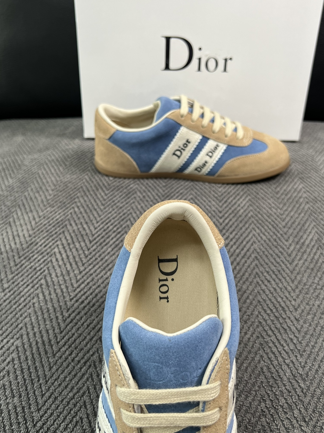 Dior 顶级工艺品 迪奥  专柜同步 原厂配置，意大利进口原版牛皮面料，透气舒适进口水染牛里垫，鞋底：原厂特供原版底超