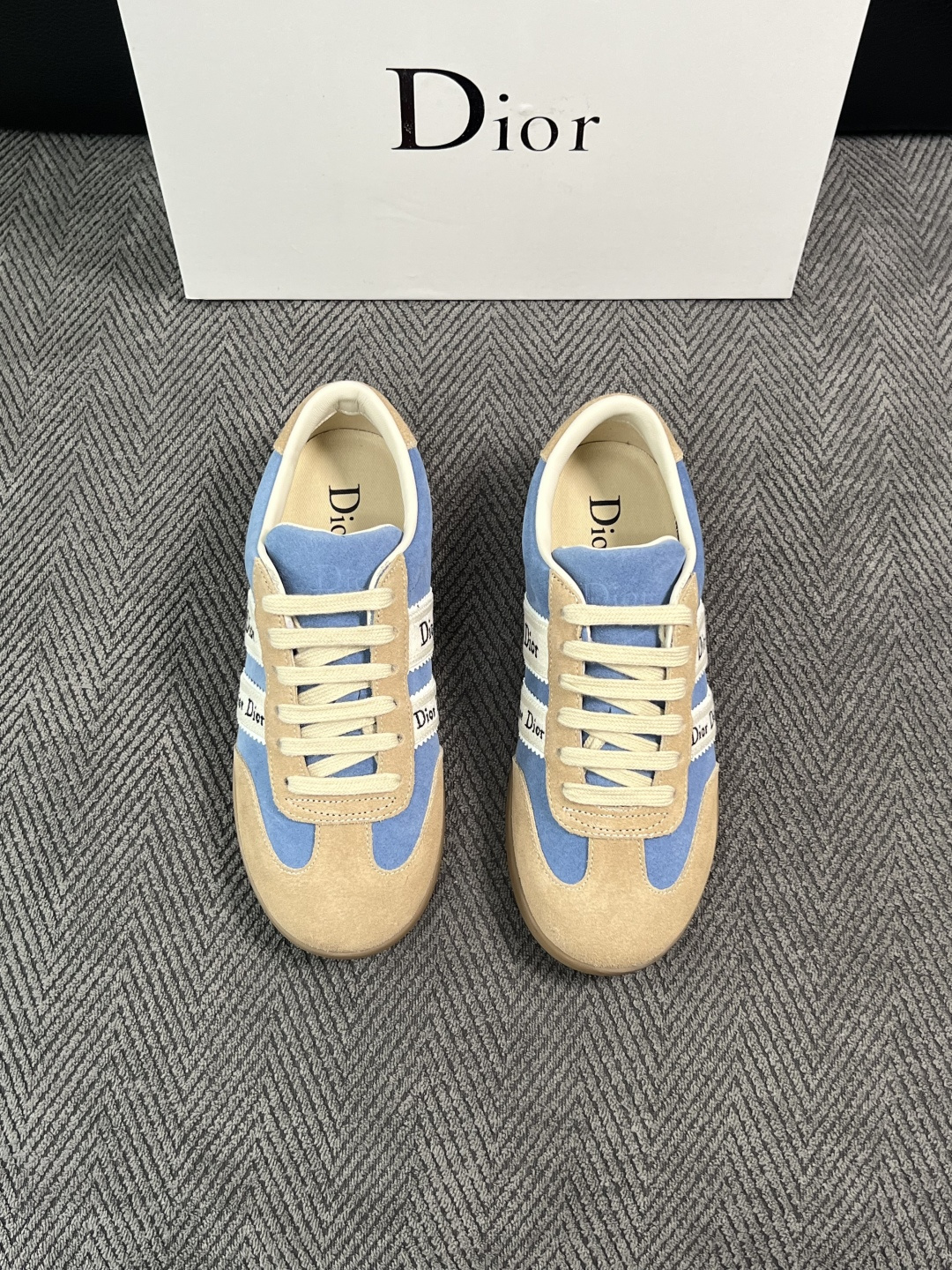 Dior 顶级工艺品 迪奥  专柜同步 原厂配置，意大利进口原版牛皮面料，透气舒适进口水染牛里垫，鞋底：原厂特供原版底超