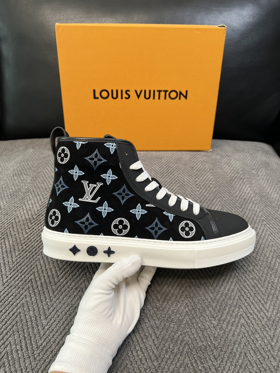 Lv   高品质  顶级工艺品  路易威登，靴子专柜同步，鞋面意大利进口，高品质拼接缤纷色彩复杂工艺品，进口水染牛皮垫网