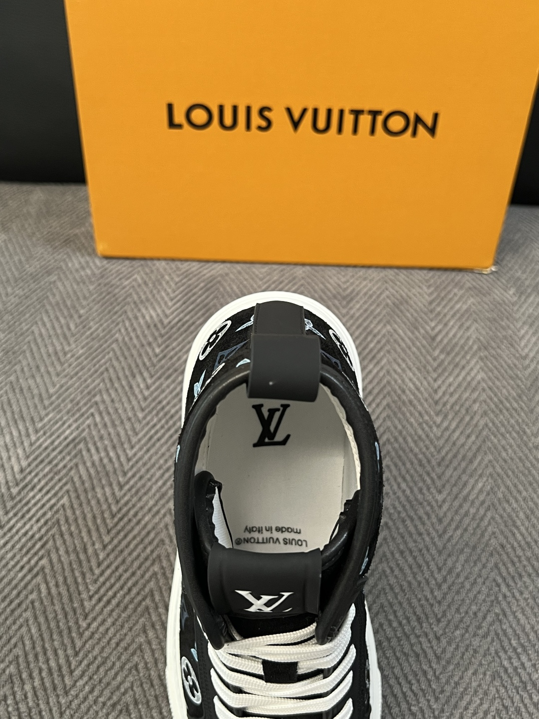 Lv   高品质  顶级工艺品  路易威登，靴子专柜同步，鞋面意大利进口，高品质拼接缤纷色彩复杂工艺品，进口水染牛皮垫网