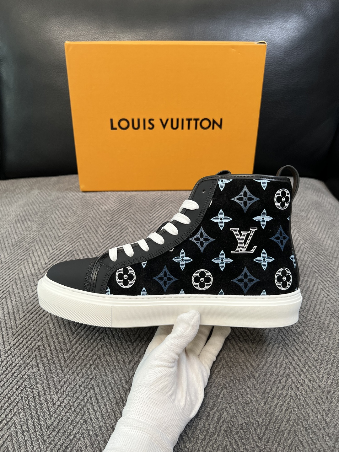 Lv   高品质  顶级工艺品  路易威登，靴子专柜同步，鞋面意大利进口，高品质拼接缤纷色彩复杂工艺品，进口水染牛皮垫网