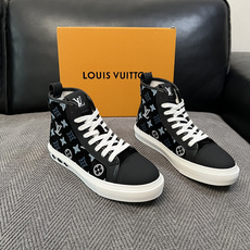 Lv 高品质 顶级工艺品 路易威登,靴子专柜同步,鞋面意大利进口,高品质拼接缤纷色彩复杂工艺品,进口水染牛皮垫网 Lv 高品质 顶级工艺品 路易威登,靴子专柜同步,鞋面意大利进口,高品质拼接缤纷色彩复杂工艺品,进口水染牛皮垫网