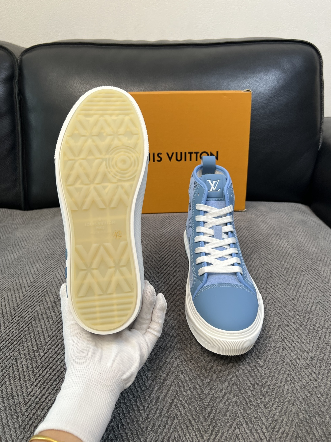 Lv   高品质  顶级工艺品  路易威登，靴子专柜同步，鞋面意大利进口，高品质拼接缤纷色彩复杂工艺品，进口水染牛皮垫网