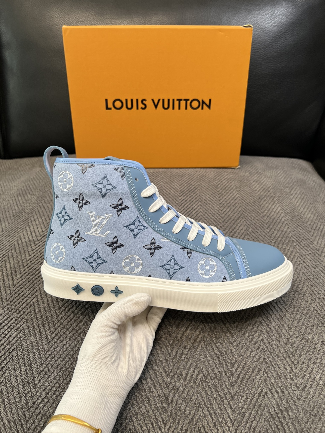 Lv   高品质  顶级工艺品  路易威登，靴子专柜同步，鞋面意大利进口，高品质拼接缤纷色彩复杂工艺品，进口水染牛皮垫网