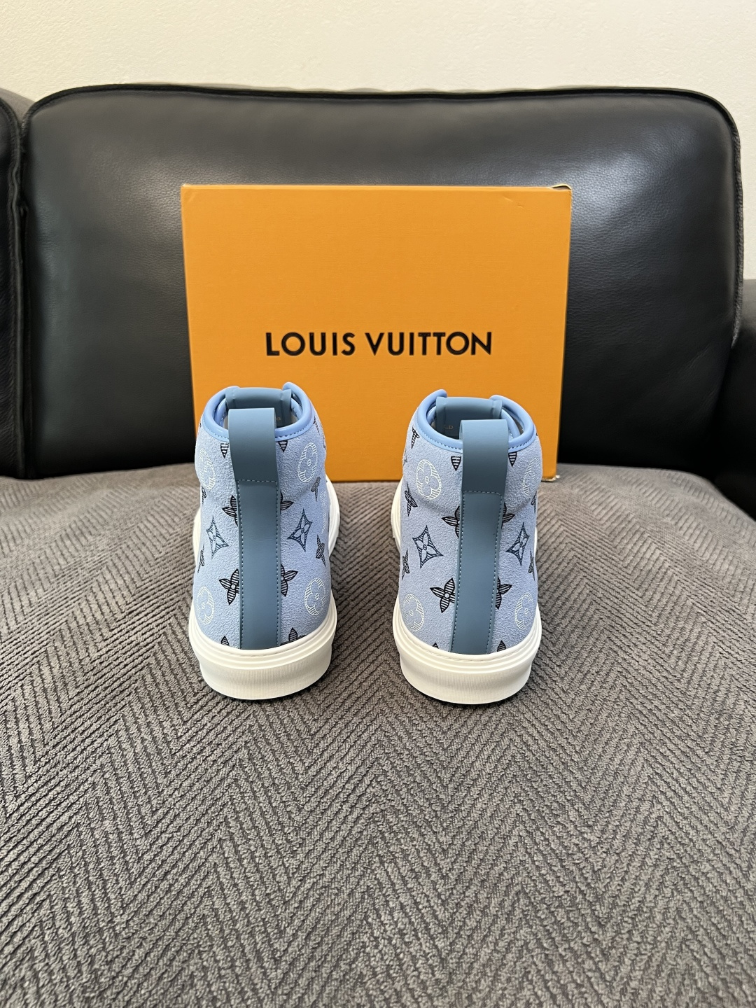 Lv   高品质  顶级工艺品  路易威登，靴子专柜同步，鞋面意大利进口，高品质拼接缤纷色彩复杂工艺品，进口水染牛皮垫网