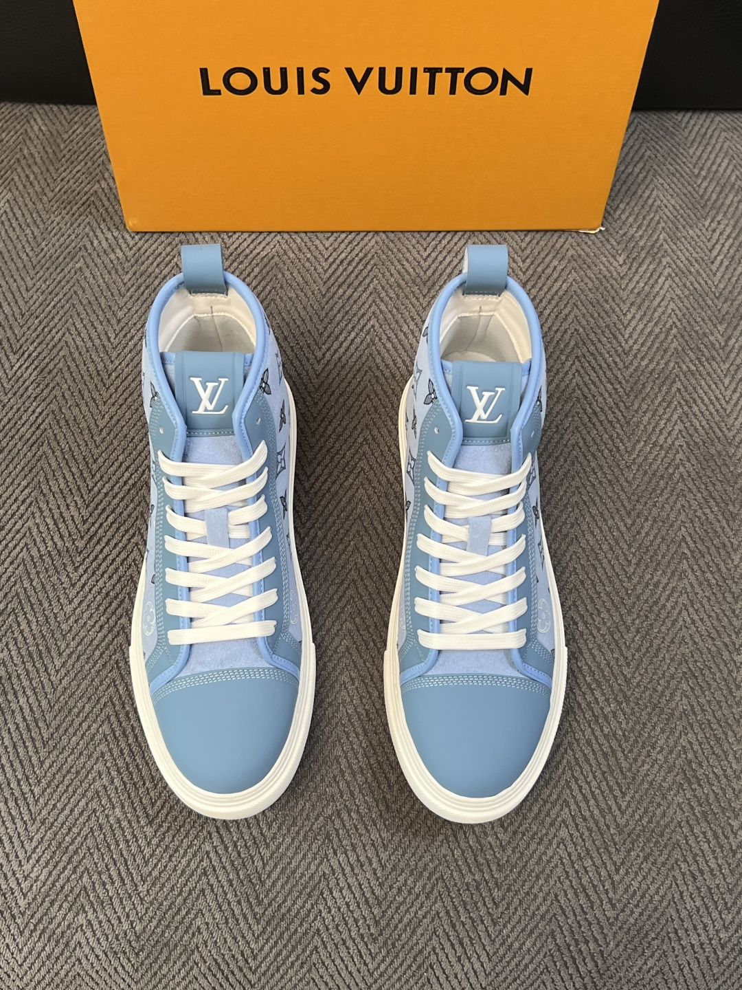 Lv   高品质  顶级工艺品  路易威登，靴子专柜同步，鞋面意大利进口，高品质拼接缤纷色彩复杂工艺品，进口水染牛皮垫网