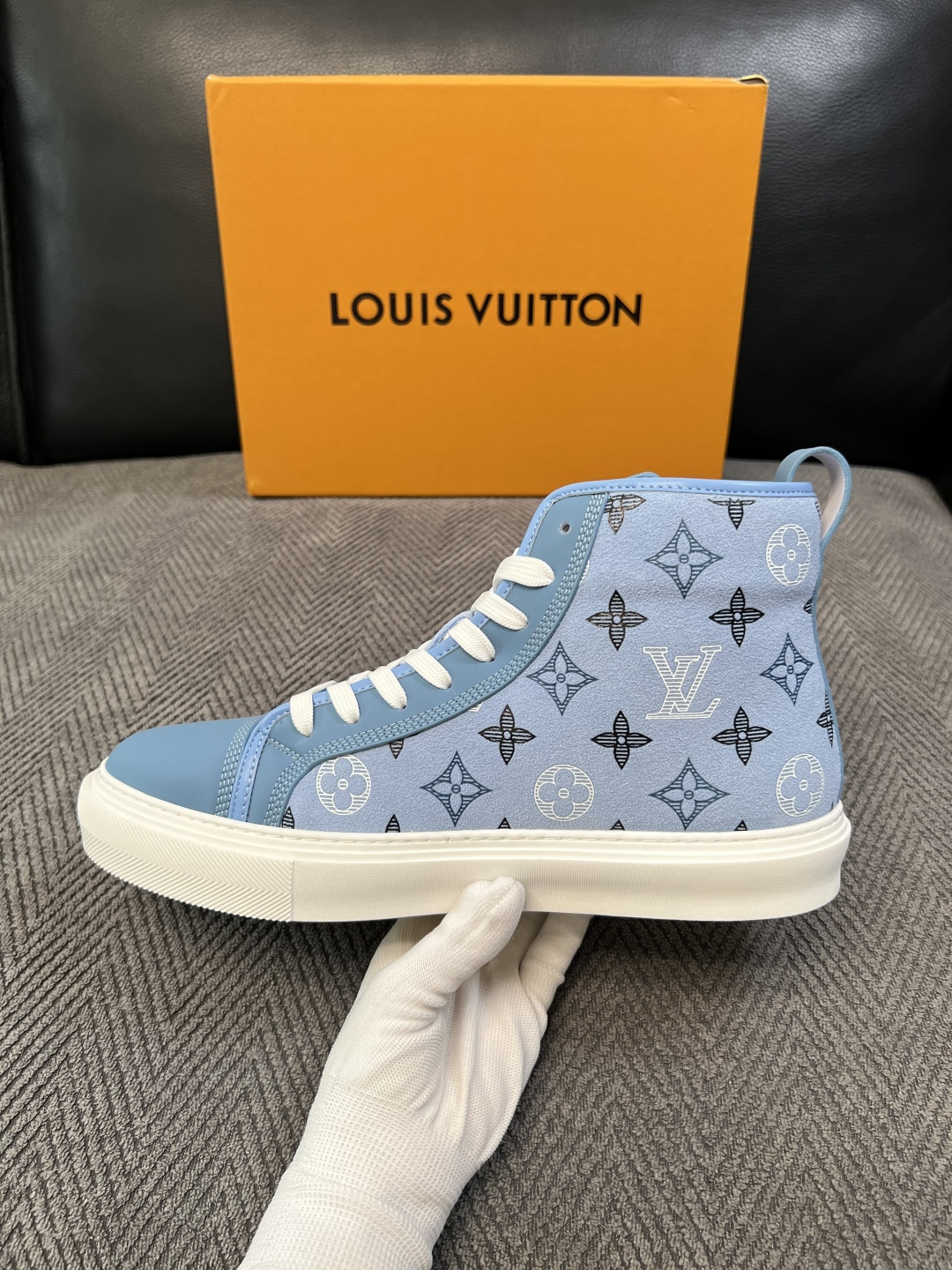 Lv   高品质  顶级工艺品  路易威登，靴子专柜同步，鞋面意大利进口，高品质拼接缤纷色彩复杂工艺品，进口水染牛皮垫网