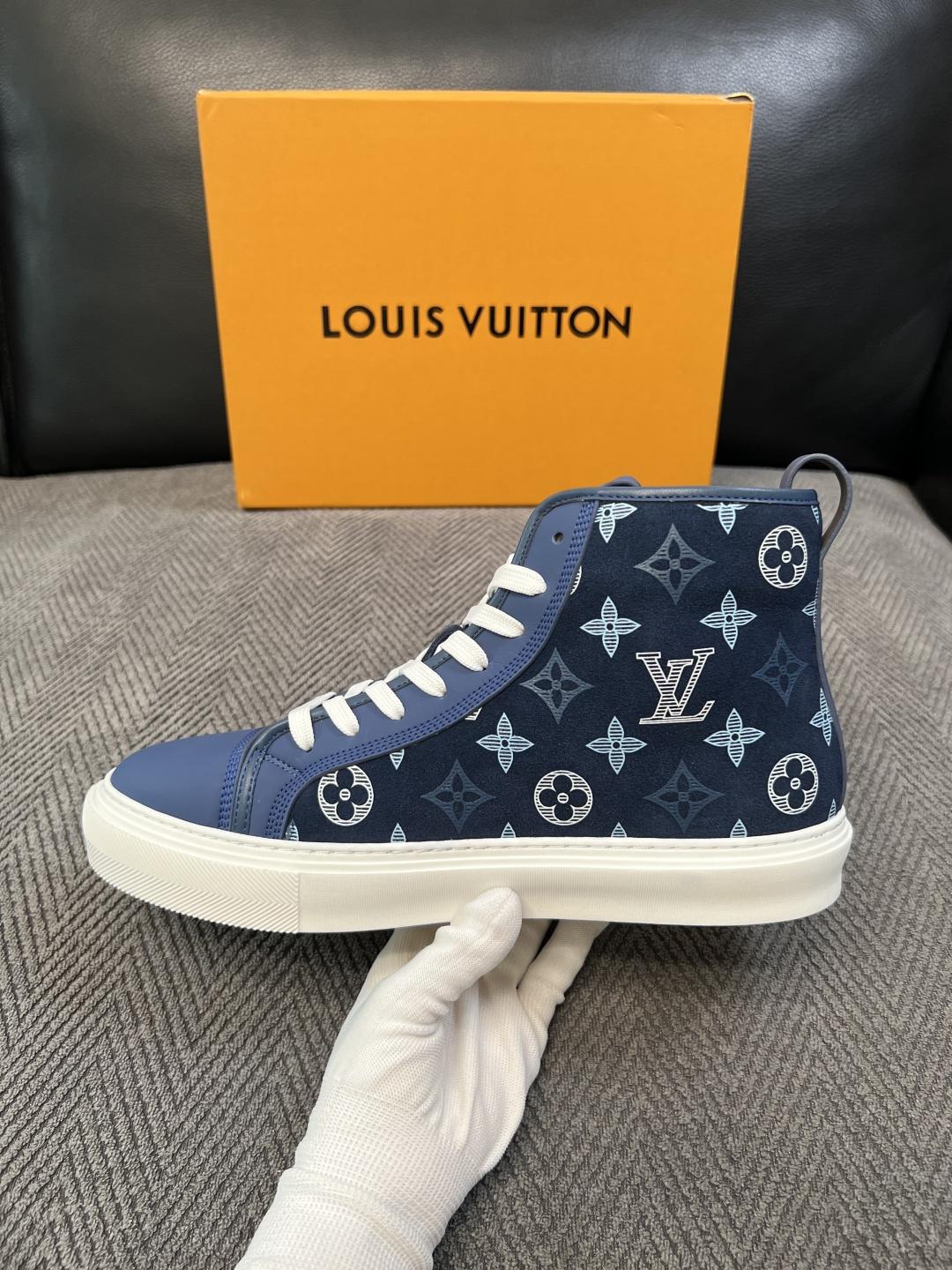 Lv   高品质  顶级工艺品  路易威登，靴子专柜同步，鞋面意大利进口，高品质拼接缤纷色彩复杂工艺品，进口水染牛皮垫网