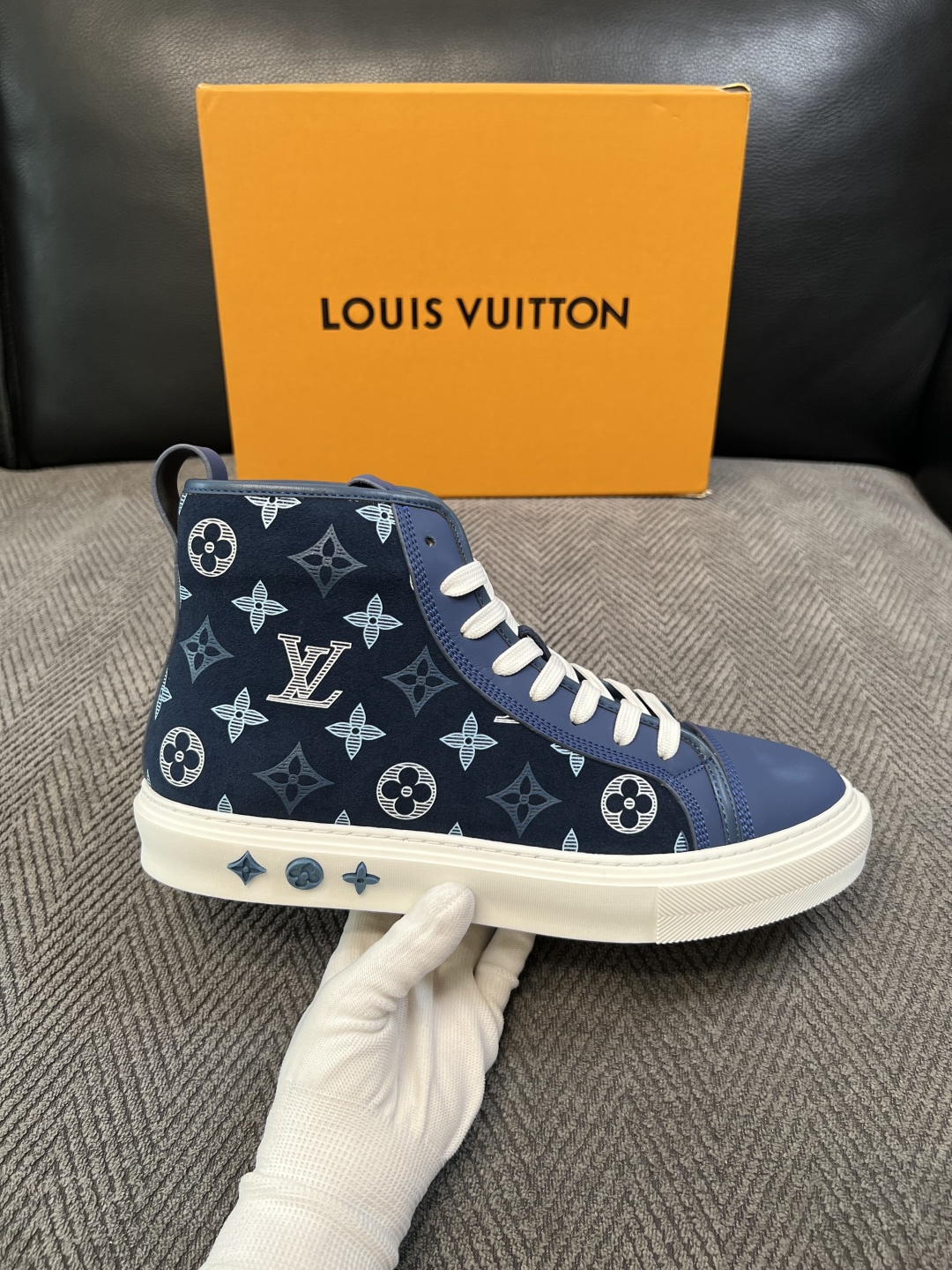 Lv   高品质  顶级工艺品  路易威登，靴子专柜同步，鞋面意大利进口，高品质拼接缤纷色彩复杂工艺品，进口水染牛皮垫网
