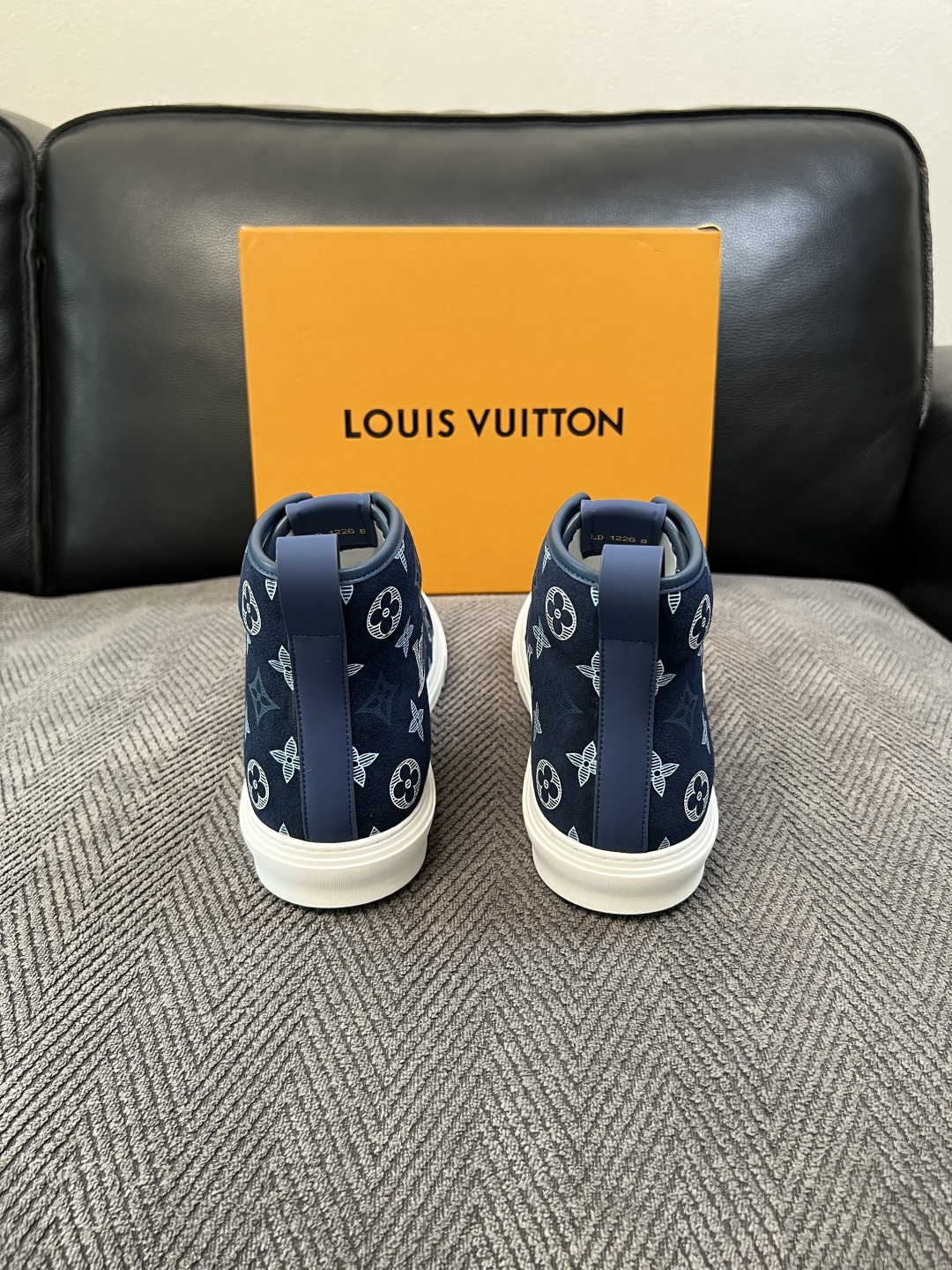 Lv   高品质  顶级工艺品  路易威登，靴子专柜同步，鞋面意大利进口，高品质拼接缤纷色彩复杂工艺品，进口水染牛皮垫网