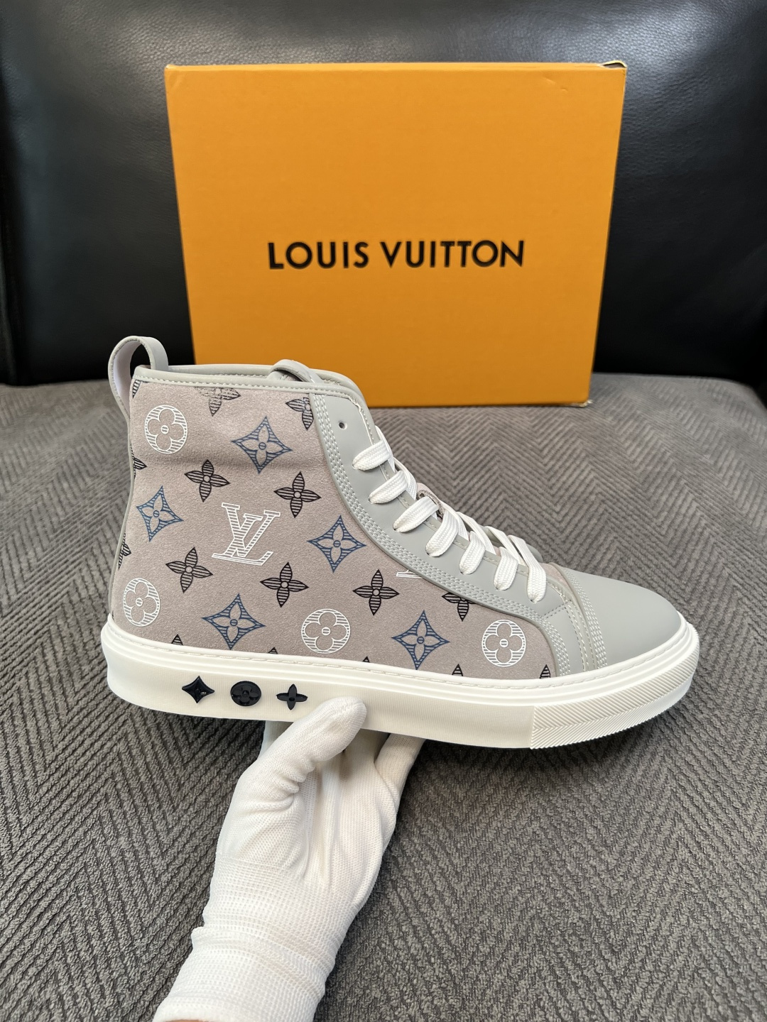 Lv   高品质  顶级工艺品  路易威登，靴子专柜同步，鞋面意大利进口，高品质拼接缤纷色彩复杂工艺品，进口水染牛皮垫网
