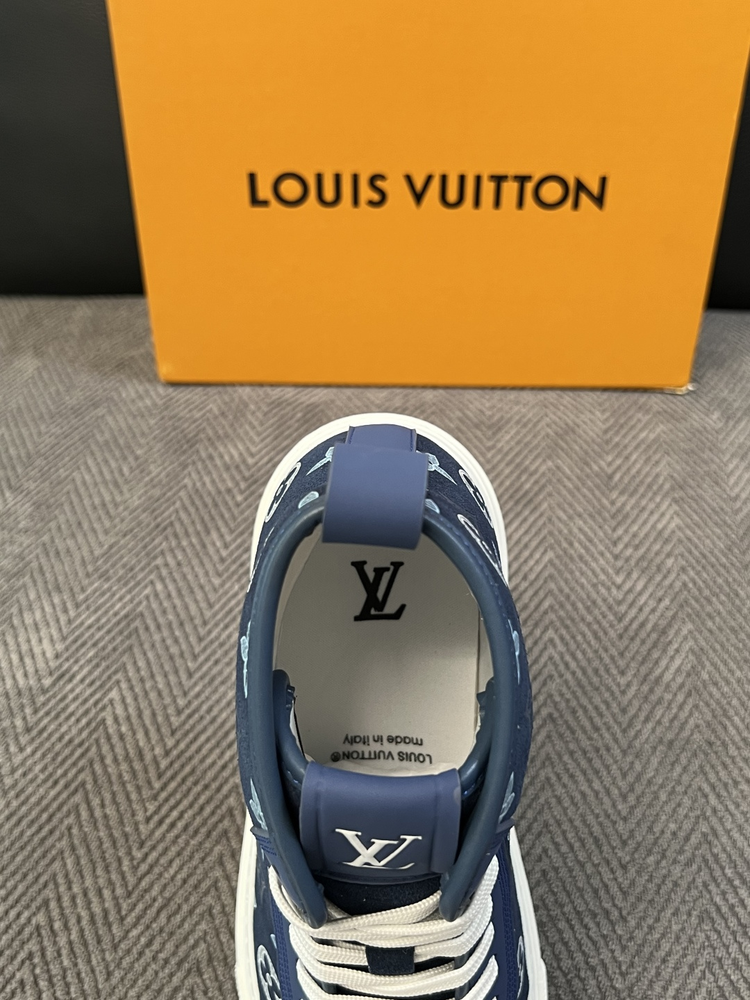 Lv   高品质  顶级工艺品  路易威登，靴子专柜同步，鞋面意大利进口，高品质拼接缤纷色彩复杂工艺品，进口水染牛皮垫网