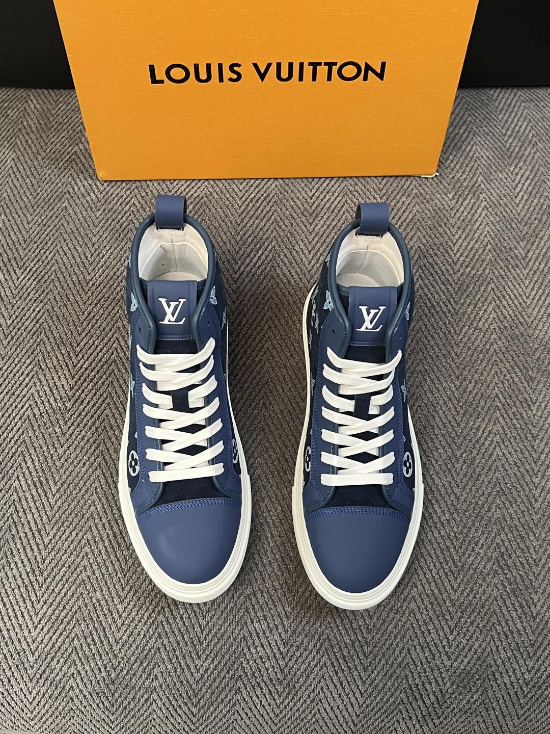 Lv   高品质  顶级工艺品  路易威登，靴子专柜同步，鞋面意大利进口，高品质拼接缤纷色彩复杂工艺品，进口水染牛皮垫网