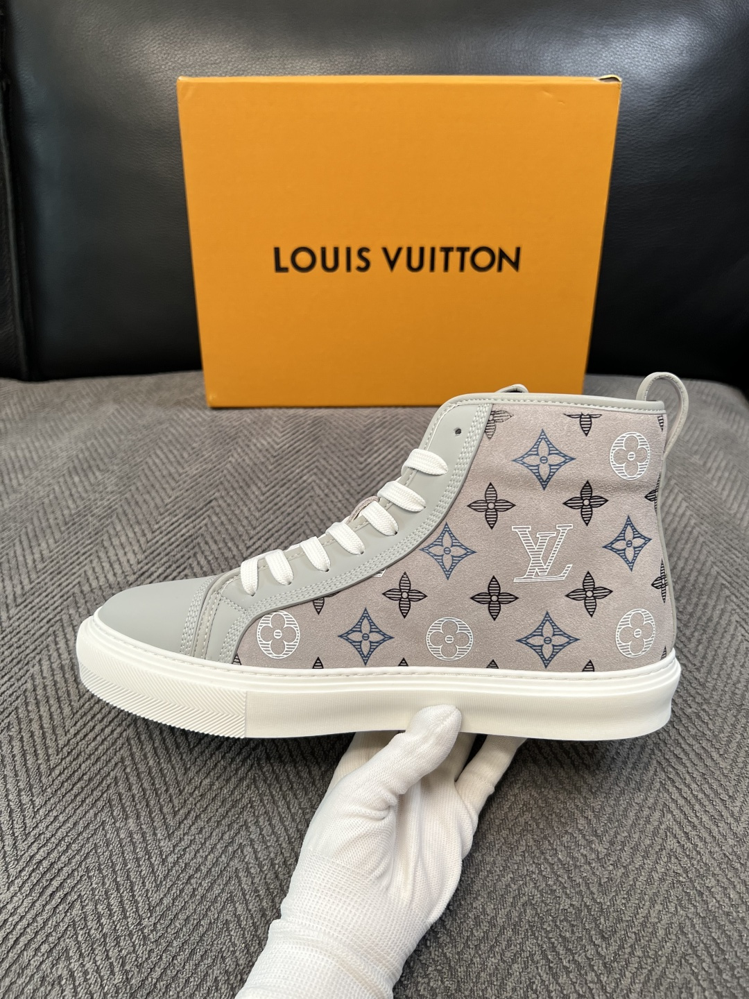 Lv   高品质  顶级工艺品  路易威登，靴子专柜同步，鞋面意大利进口，高品质拼接缤纷色彩复杂工艺品，进口水染牛皮垫网