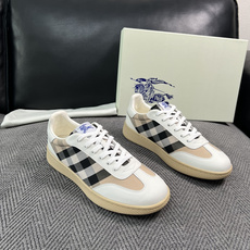 BURBERRY 顶级工艺品 巴宝莉 专柜同步,原厂配置意大利进口牛皮面料,高品质复杂拼接工艺,进口牛皮内里垫,透气舒 BURBERRY 顶级工艺品 巴宝莉 专柜同步,原厂配置意大利进口牛皮面料,高品质复杂拼接工艺,进口牛皮内里垫,透气舒